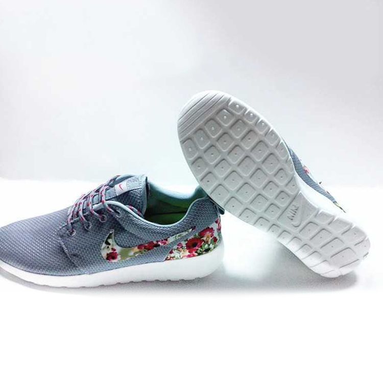 صورة Nike Floral Roshe Customized Running Shoes